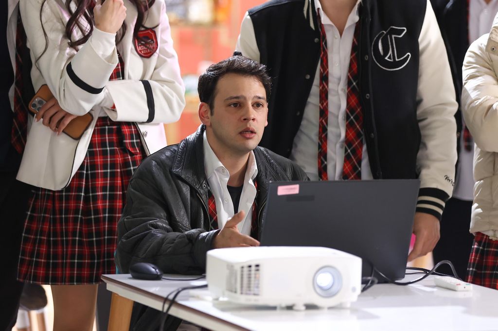 Avance de 'Hermanos': Sarp hace creer a Ogulcan que Ömer está detrás del gran ridículo que ha hecho en el Ataman