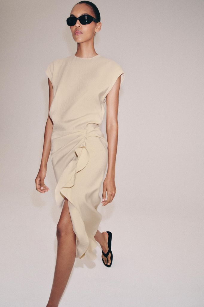 Vestido midi Zara julio 2026