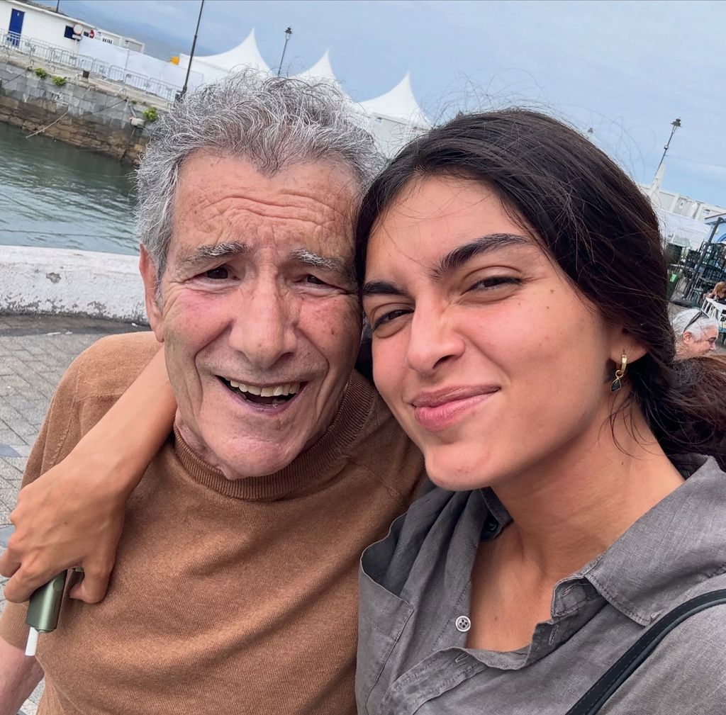 Lucía Rivera con su abuelo