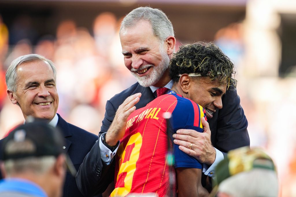 El rey Felipe VI de España felicitó a Lamine Yamal por su triunfo.