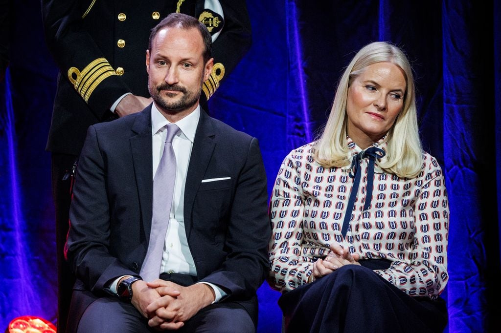 El príncipe Haakon de Noruega junto a la princesa Mette Marit 