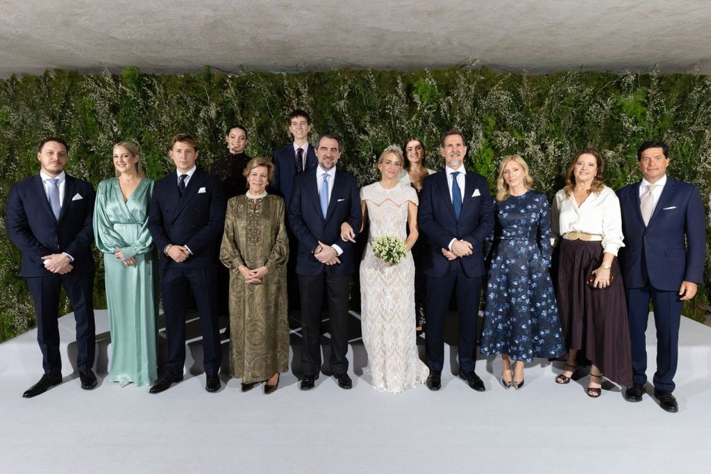 Foto oficial de la Familia Real griega de la boda del príncipe Nicolás con Chrysi Vardinogiannis 