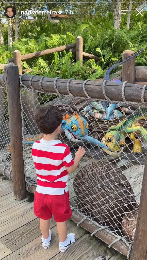 Marquito estaba fascinado en los parques temáticos.