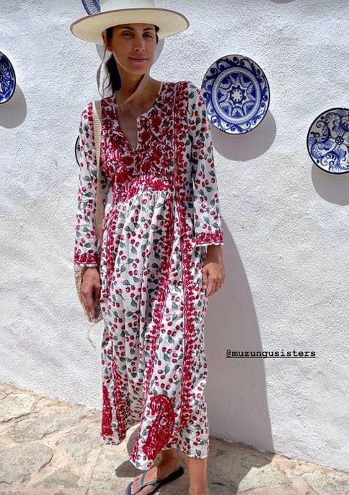 Sassa de Osma con vestido estampado de Muzung Sisters