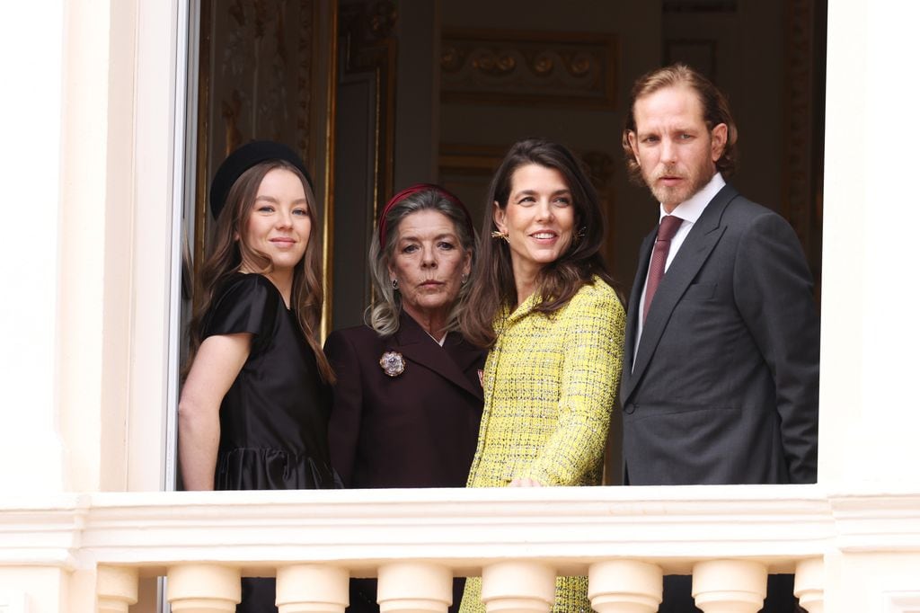 Carolina de Mónaco, con tres de sus hijos: Carlota, Andrea y Alejandra de Hannover