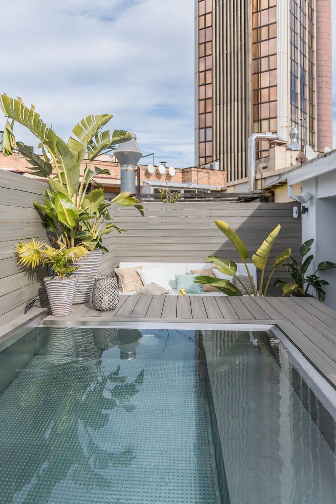 Terraza con piscina.
