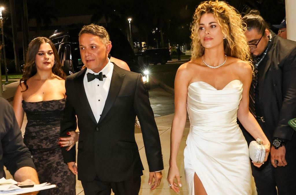 Alejandro Sanz, con su hija Manuela y con Candela Márquez en los Latin Grammy