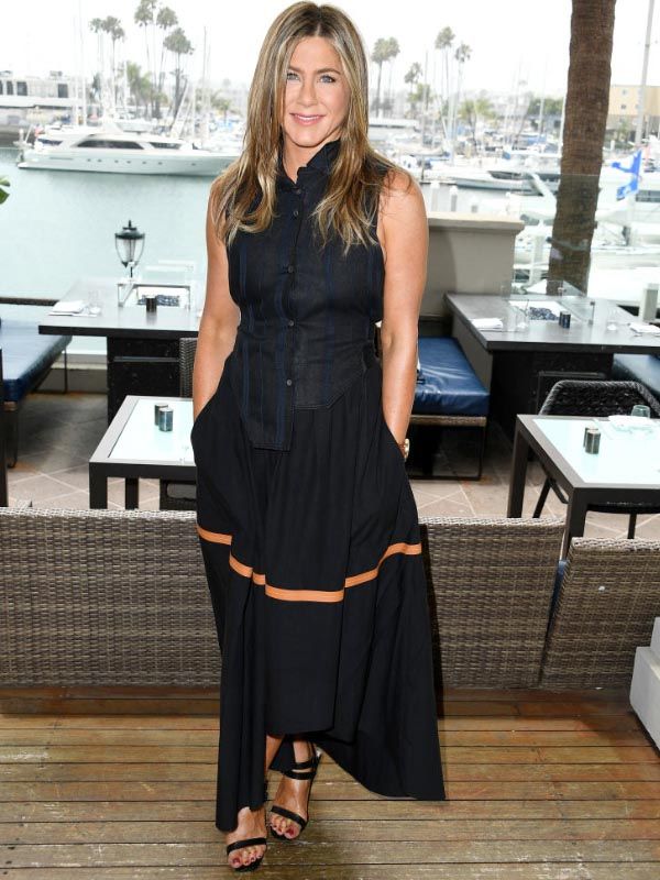 Jennifer Aniston con conjunto negro