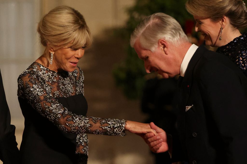 Felipe de Bélgica, Garbiel de Bélgica y Brigitte Macron en una cena de gale el 14 de octubre de 2024
