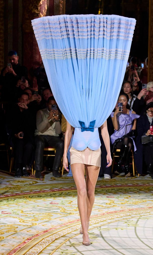 viktor amp rolf la rom ntica propuesta de su colecci n primavera verano2023