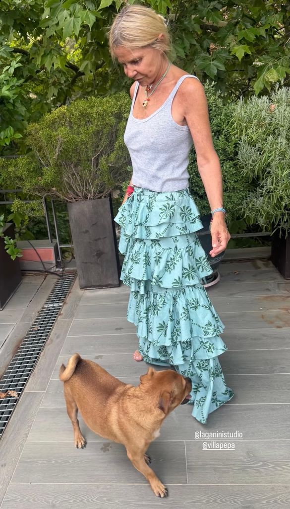 Eugenia Martínez de Irujo con falda de volantes de firma española, 2026.