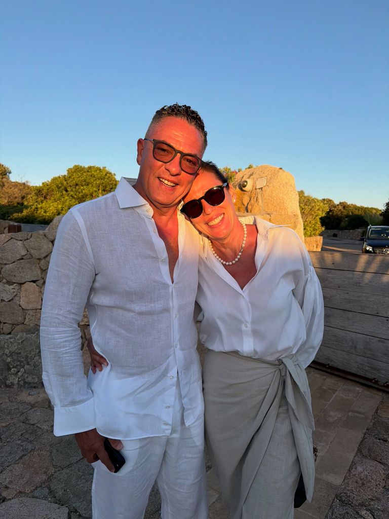 Los padres de Alice posan sonrientes este verano