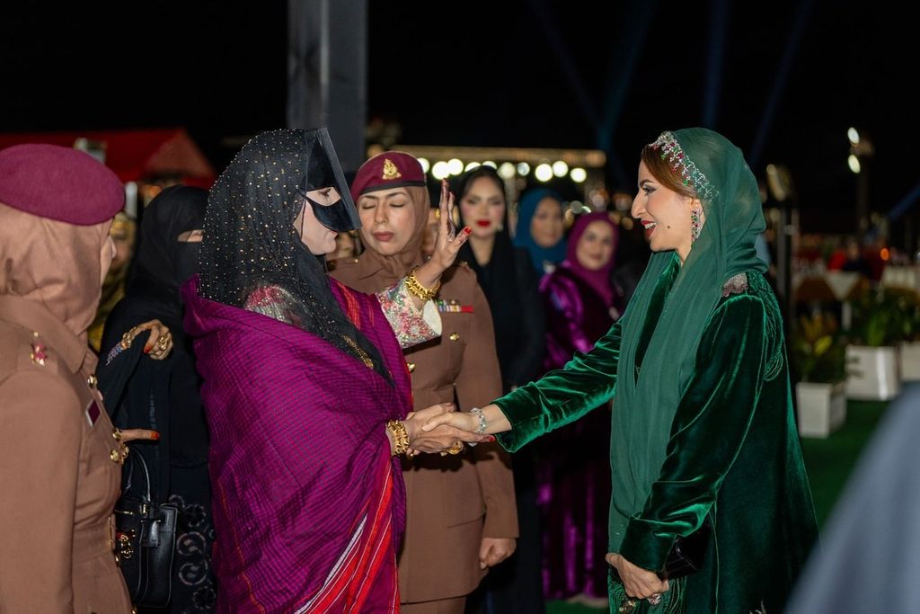 Primera Dama de Omán, Sayyida Ahad bint Abdullah, durante las celebraciones por los cinco años de reinado de su marido