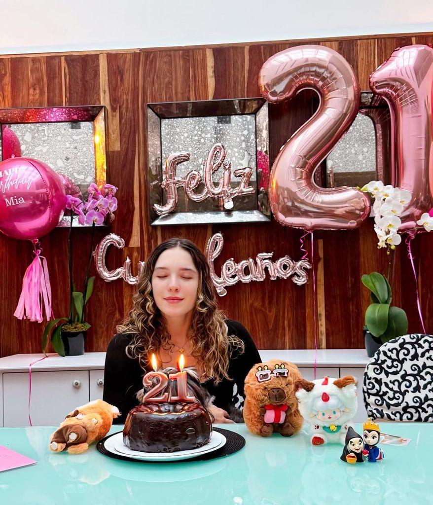Mía Rubín ha llegado a los 21 años rodeada de amor y éxitos profesional.