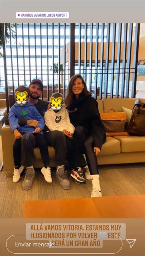 Jessica Bueno regresa a España con su familia