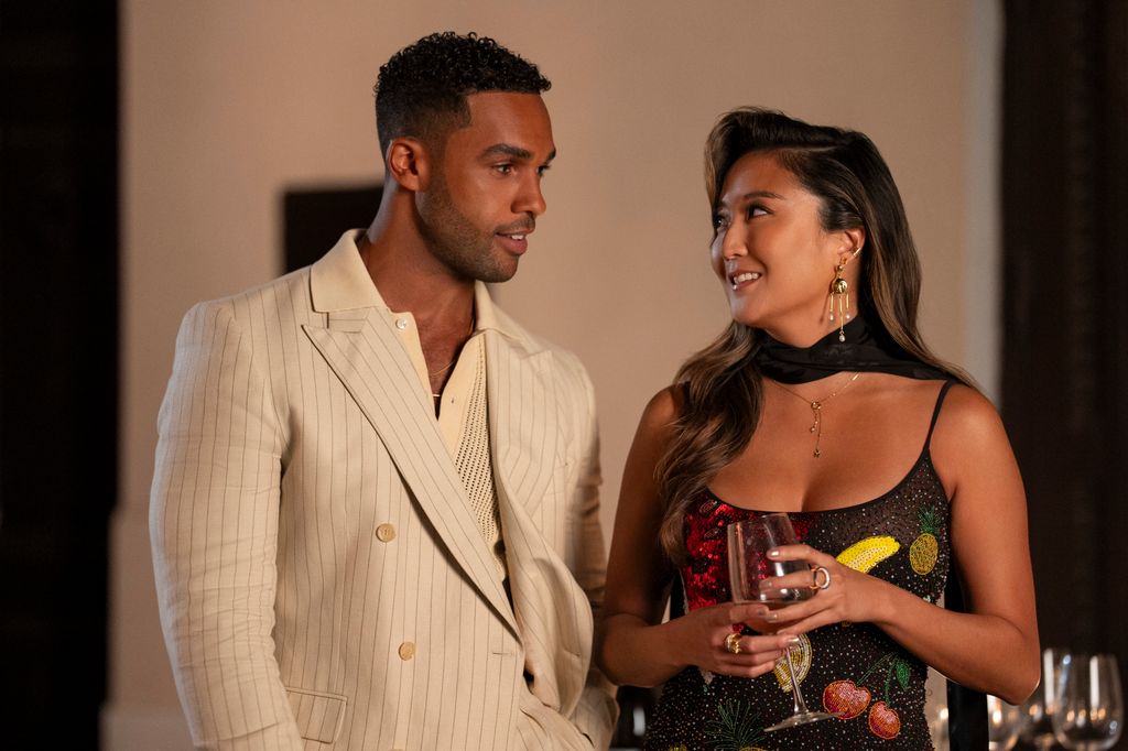 Aunque Mindy se ha comprometido con Nicolas, su atrascción por Alfie es difícil de ignorar