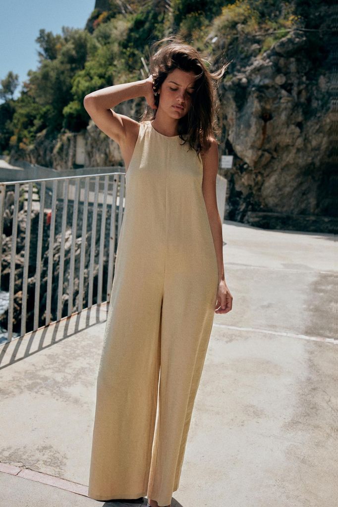 Monos de Zara más cómodos que un vestido