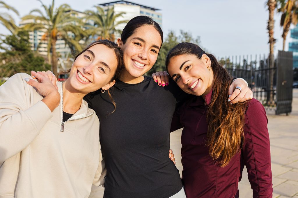 No olvides que cada rostro cuenta una historia única. La belleza no cabe en moldes ni tendencias 