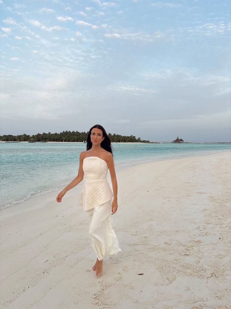 Laura Corsini con look bridal de su nueva colección