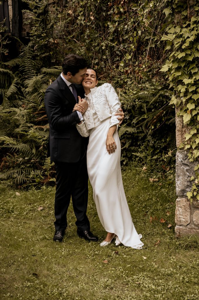 Look de novia de Inés Martín Alcalde con torera bordada