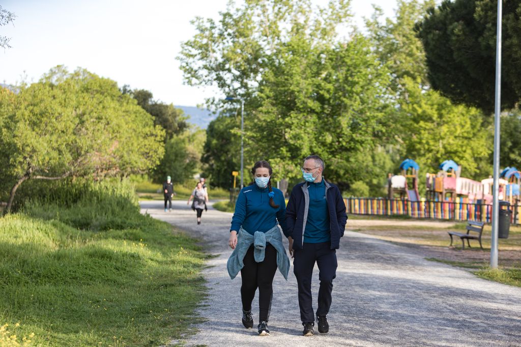 Los expertos recomiendan evitar el ejercicio al aire libre, usar mascarilla si es necesario y cerrar ventanas en momentos de mayor concentración de polvo sahariano