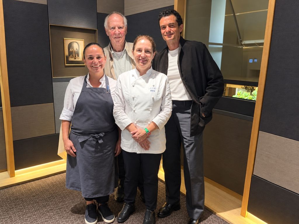 Orlando Bloom junto a Werner Herzog, director y productor, y a Elena Arzak.