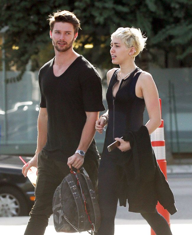  Miley Cyrus y Patrick Schwarzenegger iniciaron un noviazgo en noviembre de 2014, al que el pasado abril pusieron punto y final
