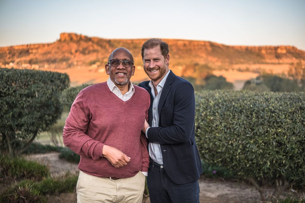 El príncipe Seeiso de Lesotho y el príncipe Harry, duque de Sussex, asisten a un evento de bienvenida en Mamohato Children's 2024 de Sentebale