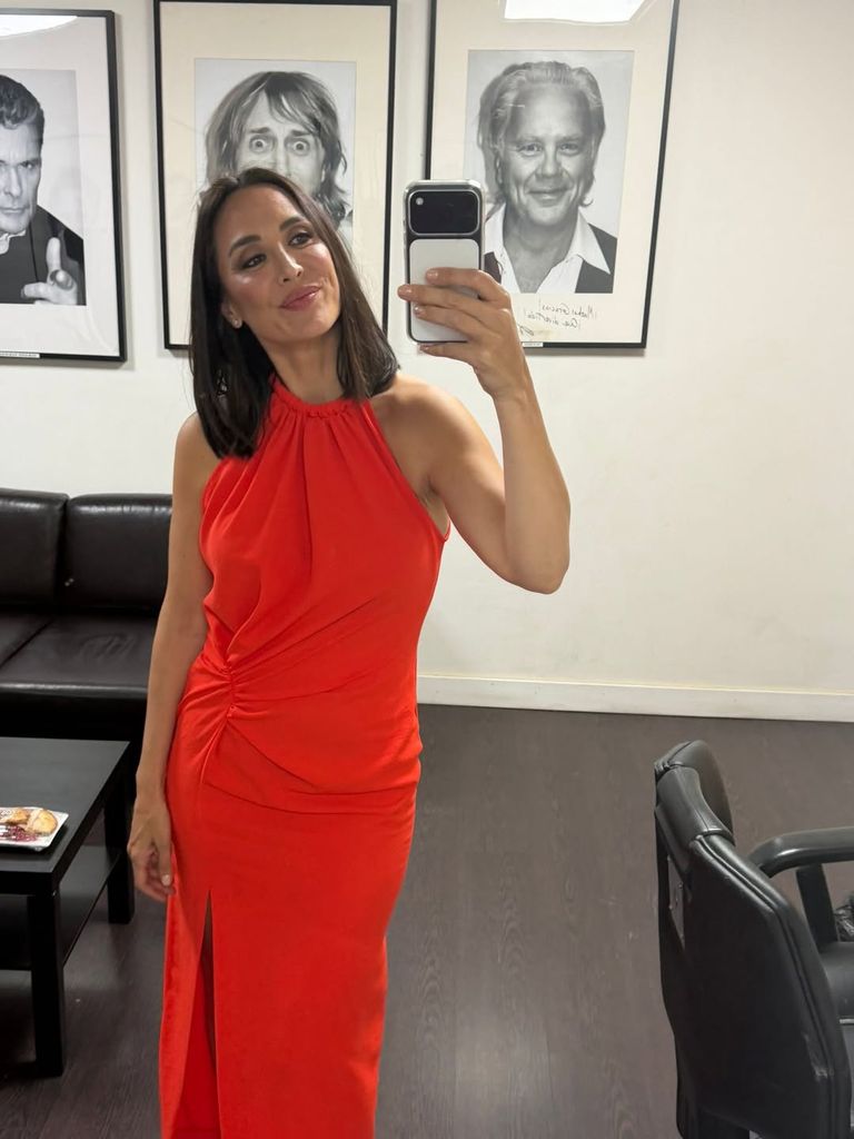 Tamara Falcó con vestido rojo de Zara.