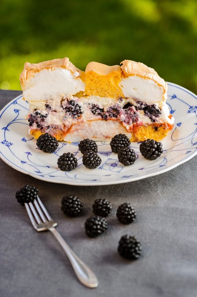 El relleno de la tarta Kardinalschnitte a veces lleva (además de la nata) un poco de mermelada y/o frutas