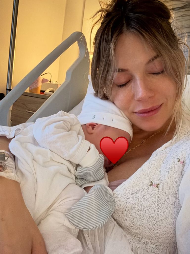 La imagen más entrañable de Sienna Miller con su tercer hijo