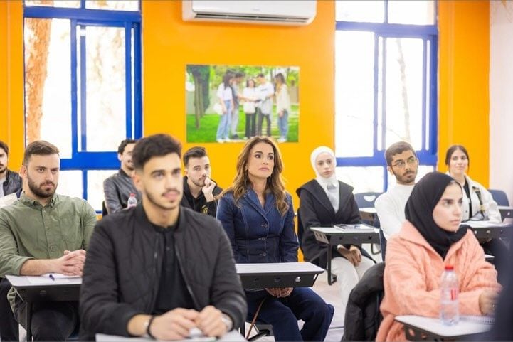 Rania de Jordania traje vaquero
