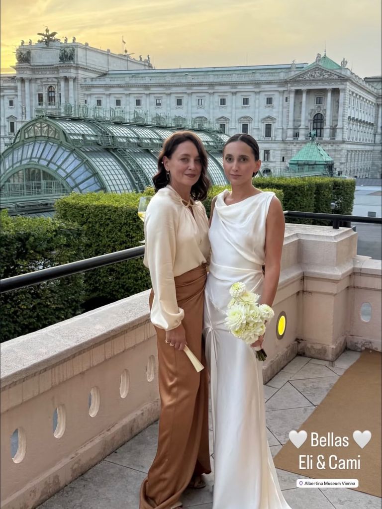 Eliza Arcaya con su hija Camila el día de su boda