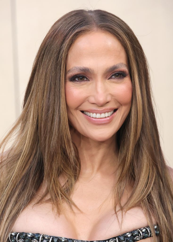 Jennifer Lopez en la premiere de "Office Romance"