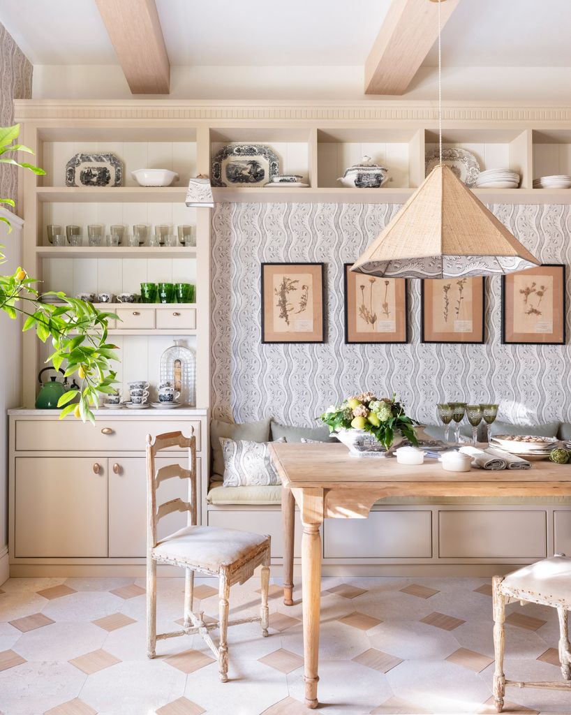 Cocina con ‘office’, en la que la mesa de comedor es la gran protagonista