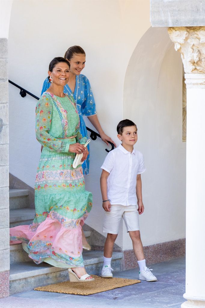 Victoria de Suecia con vestido floral.