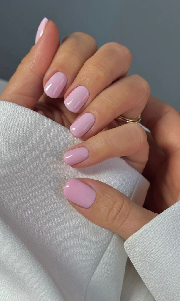 manicura rosa empolvado
