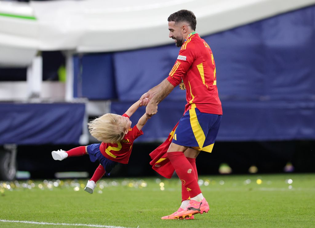 Dani Carvajal con su hijo Martín en la Eurocopa 2024