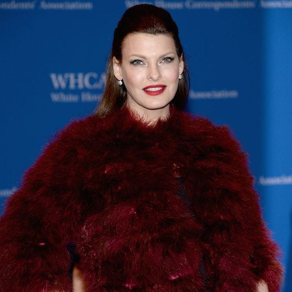 Linda Evangelista confiesa que sigue aplicándose bótox tras quedar desfigurada