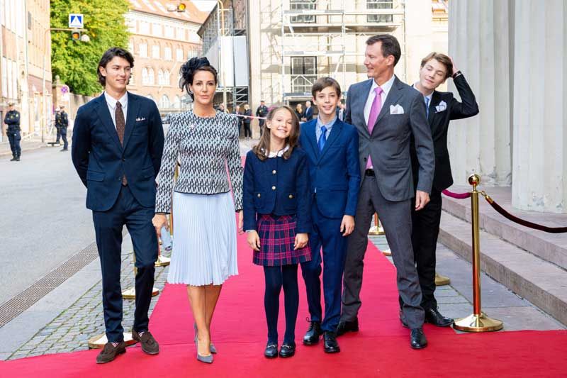 Joaquín de Dinamarca con su esposa y sus cuatro hijos