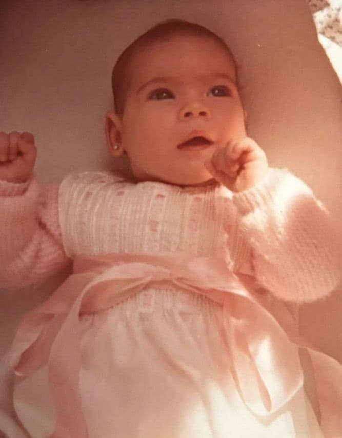 Lourdes Montes comparte esta foto de cuando era un bebé en su 42 cumpleaños