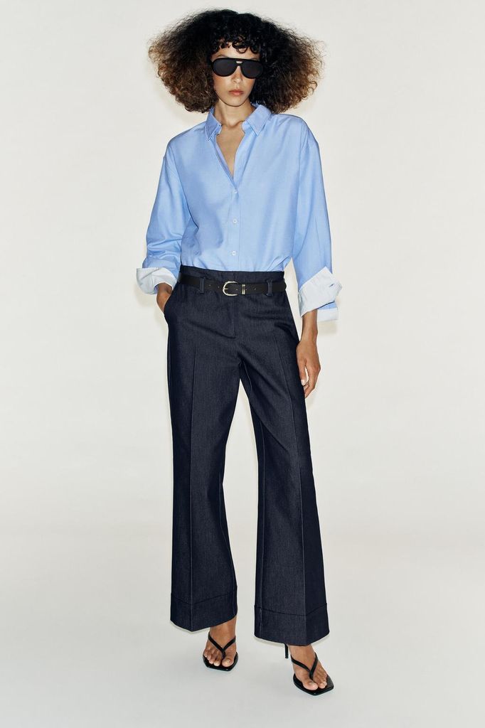 Pantalones de traje ligeros de Zara para ir a la oficina y en la ciudad en verano