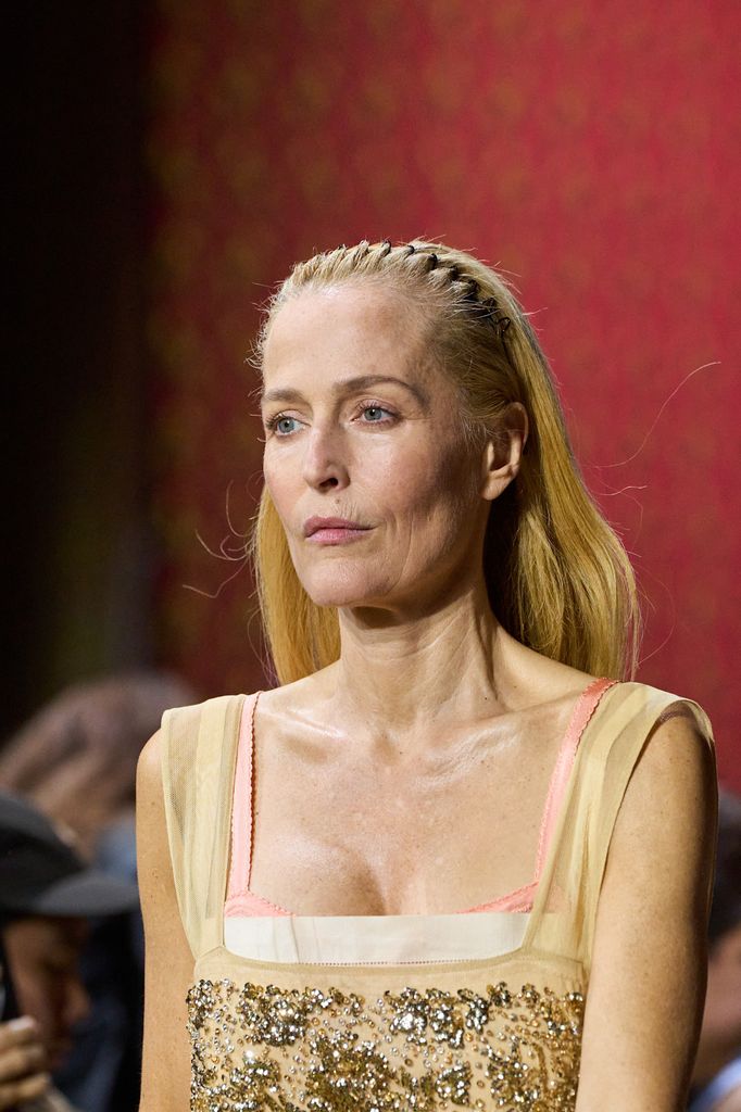 Gillian Anderson en la pasarela de MiuMiu.