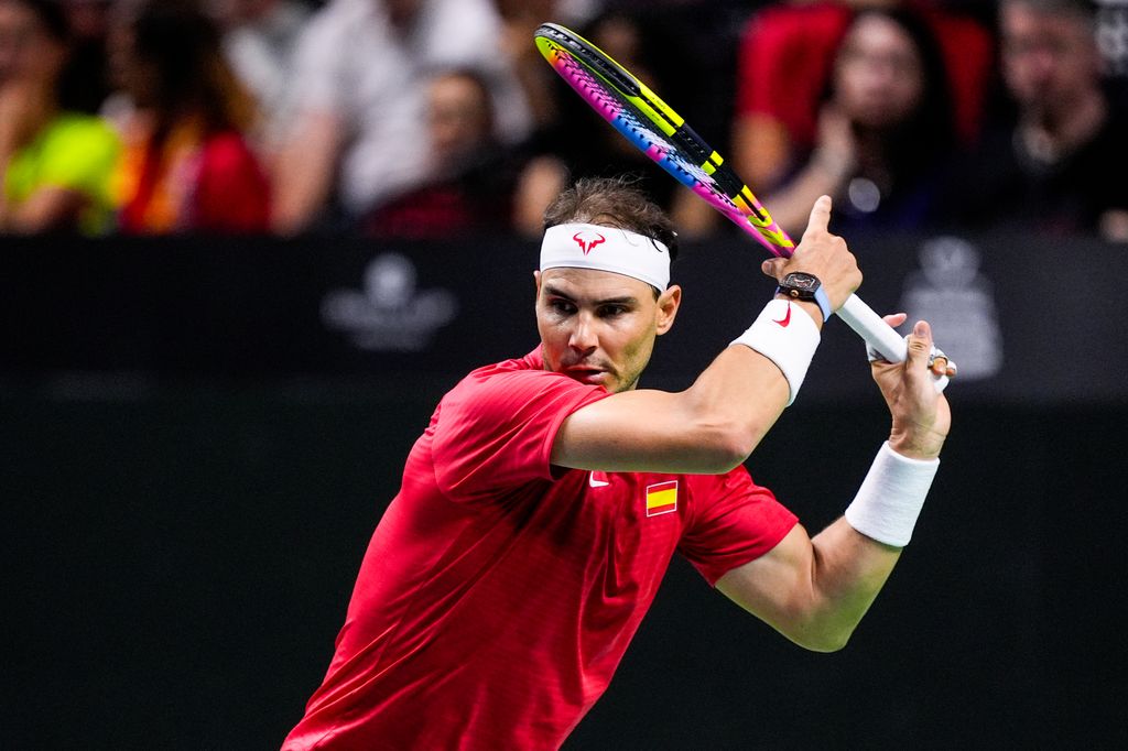 Plano medio de Rafa Nadal durante un partido de tenis en la Copa Davis 2024