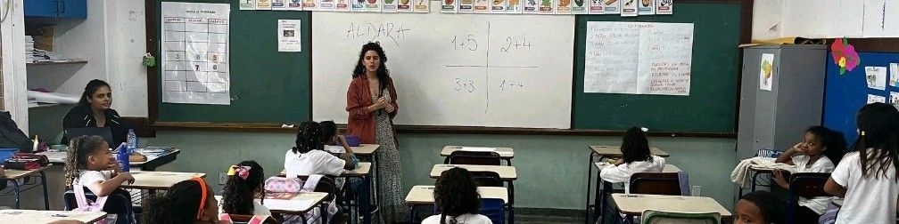 Aldara dando clases