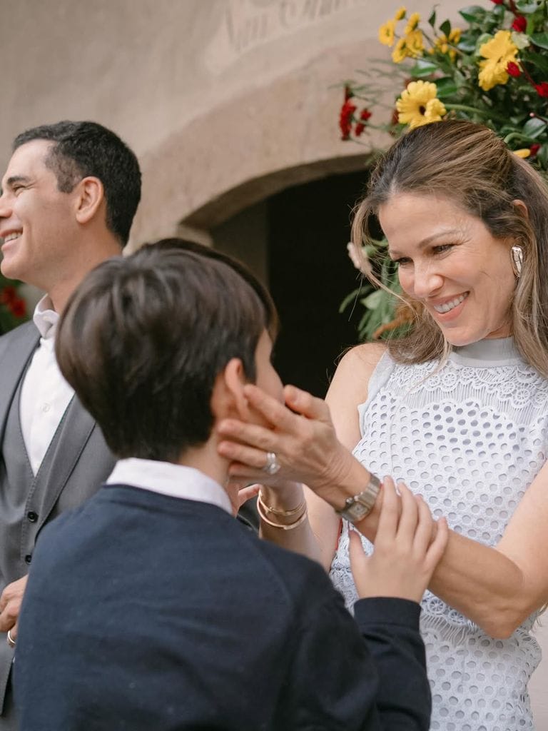 Jaydy Michel con su hijo Leonardo en su fiesta sorpresa de cumpleaños