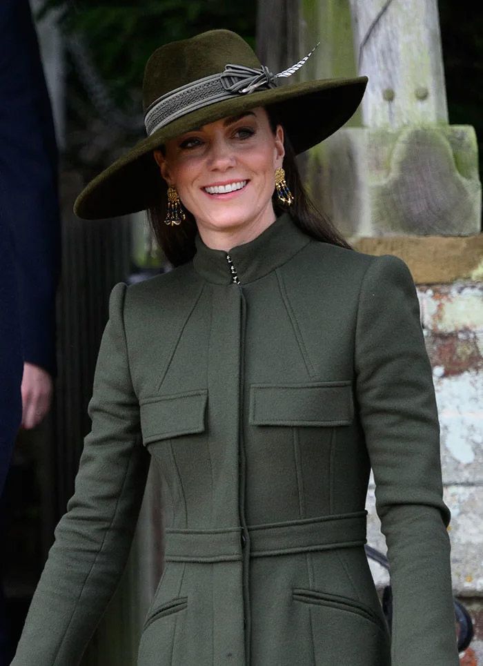 Mary de Dinamarca y su look inglés para recibir a los reyes Felipe y Letizia