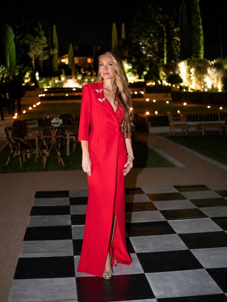 Alicia Alcocer Koplowitz con un traje en la boda de Carlota