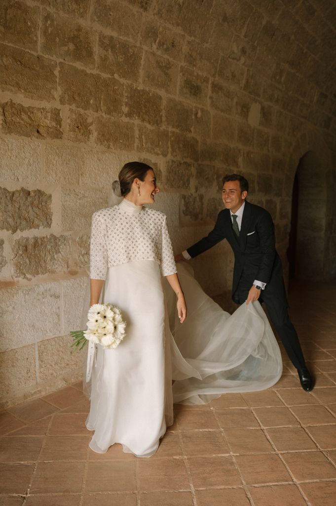 Vestido de novia con torera joya de Cotonnus