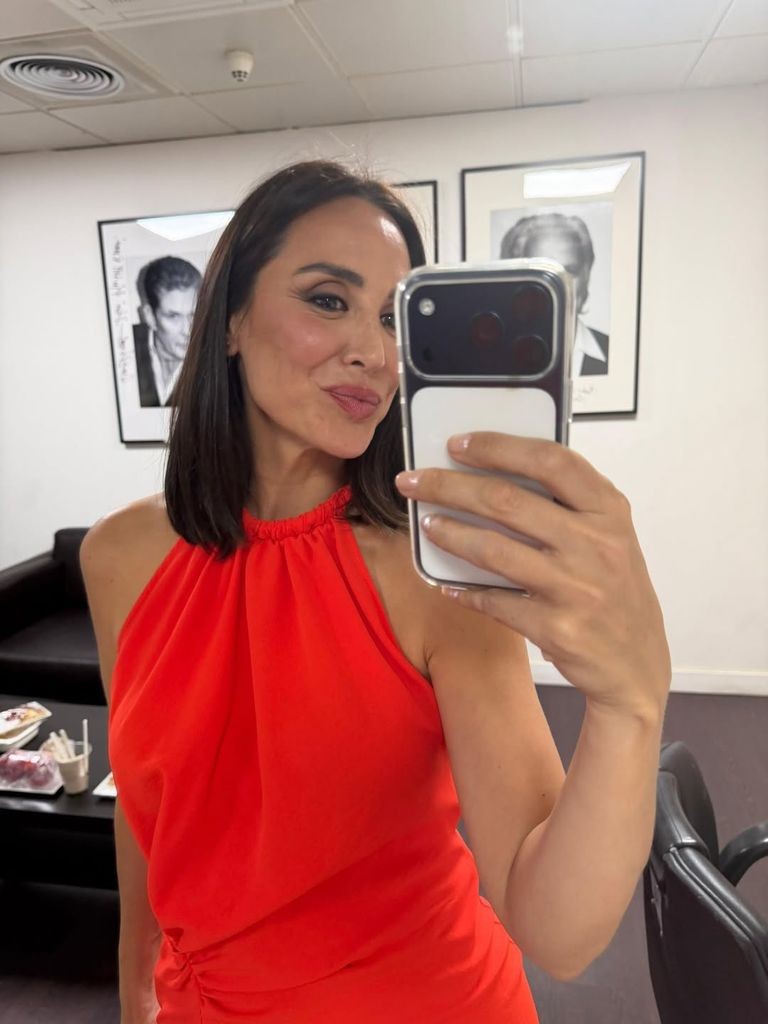 Tamara Falcó con vestido rojo de Zara.